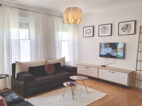 Laurel Leaf Apartment