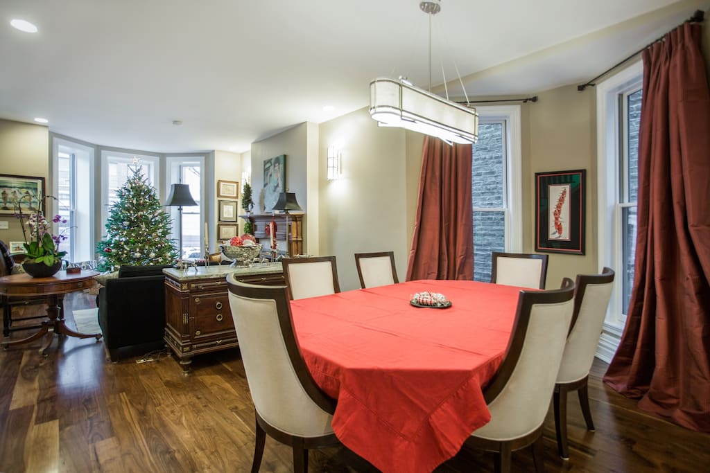 Dinning rom table comfortably expands to seat 8.