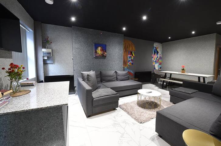 (NQ)Back Turner Townhouse slps 22 Mcr City Centre gallery image 2