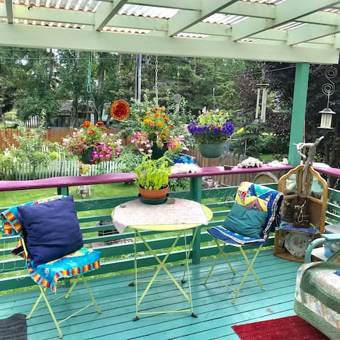 Groovy Turnagain: Lime Room