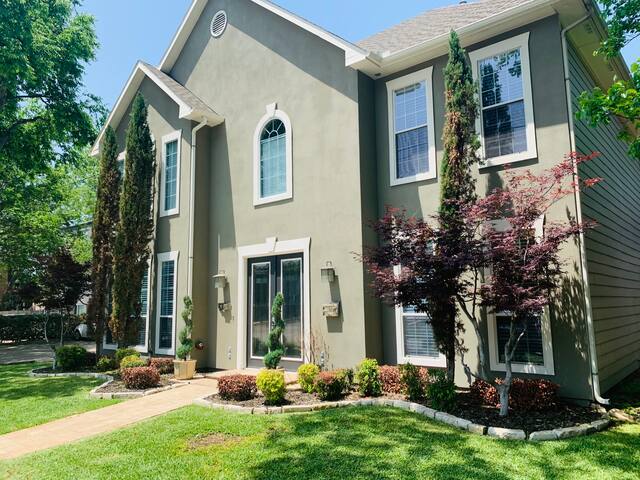 Luxury home, Pool & Spa, steps from Cedar Springs gallery image 2