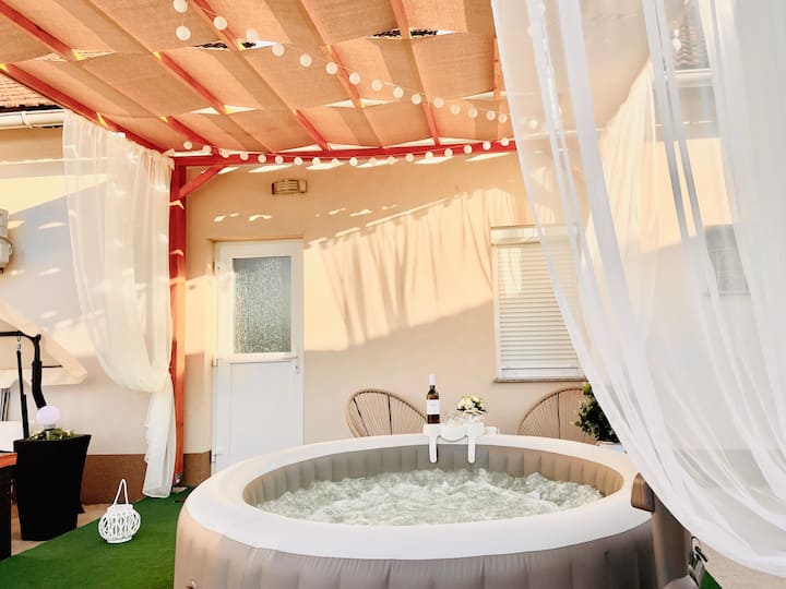 Deluxe Apartmen Mimoza jacuzzi na terasi