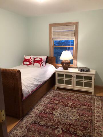 Downstairs bedroom single bed (trundle underneath bed)