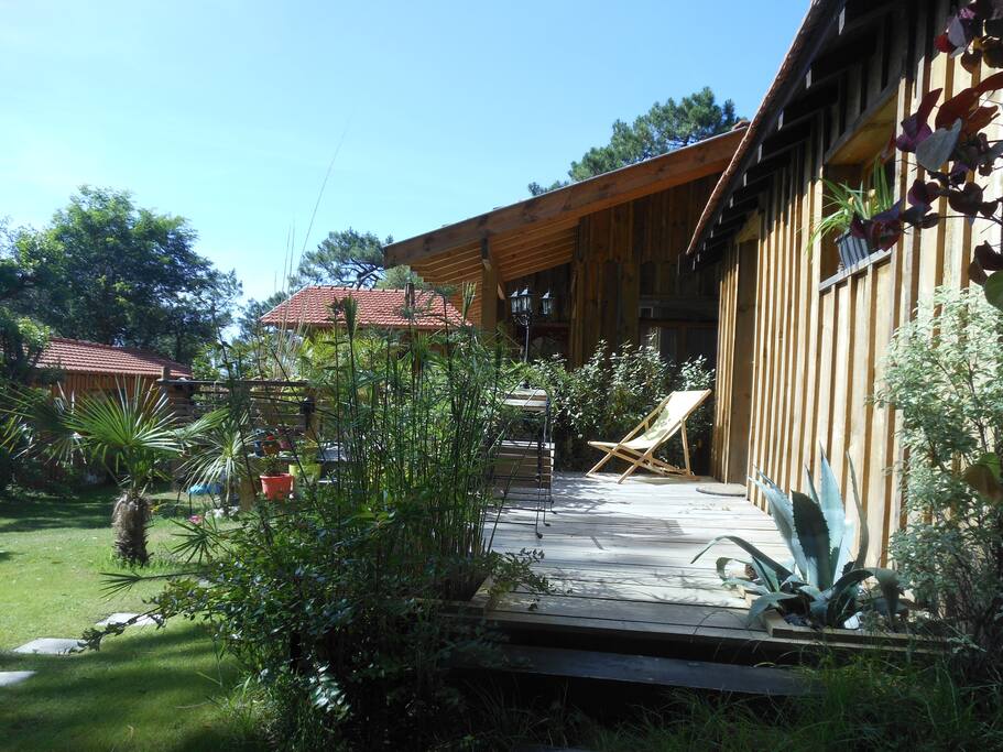 La terrasse ensoleillée du chalet
