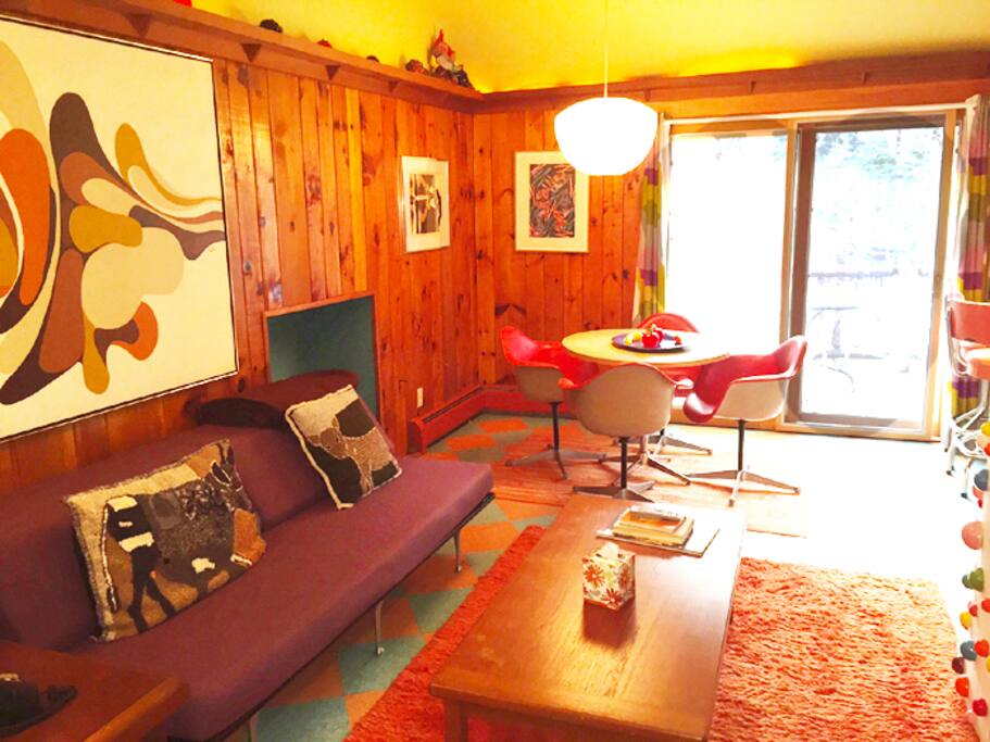 Living room area in Suite 8