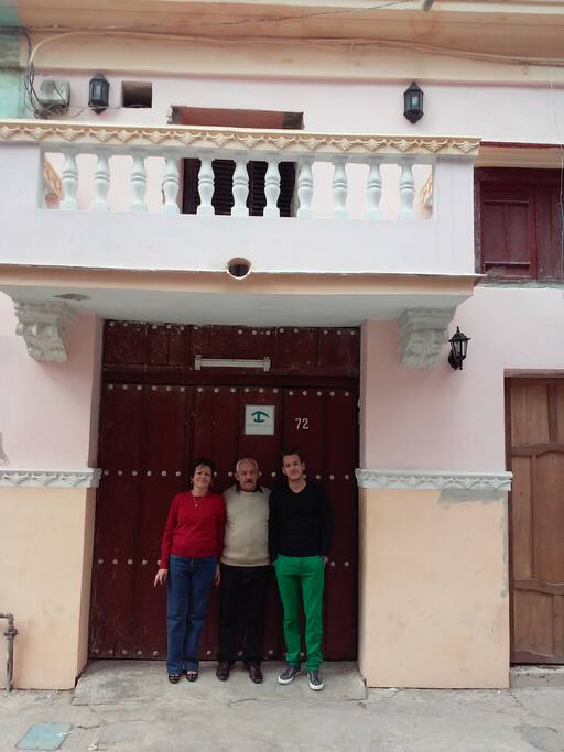 Los Anfitriones:
Lily Miguel padre y Miguel hijo les esperamos