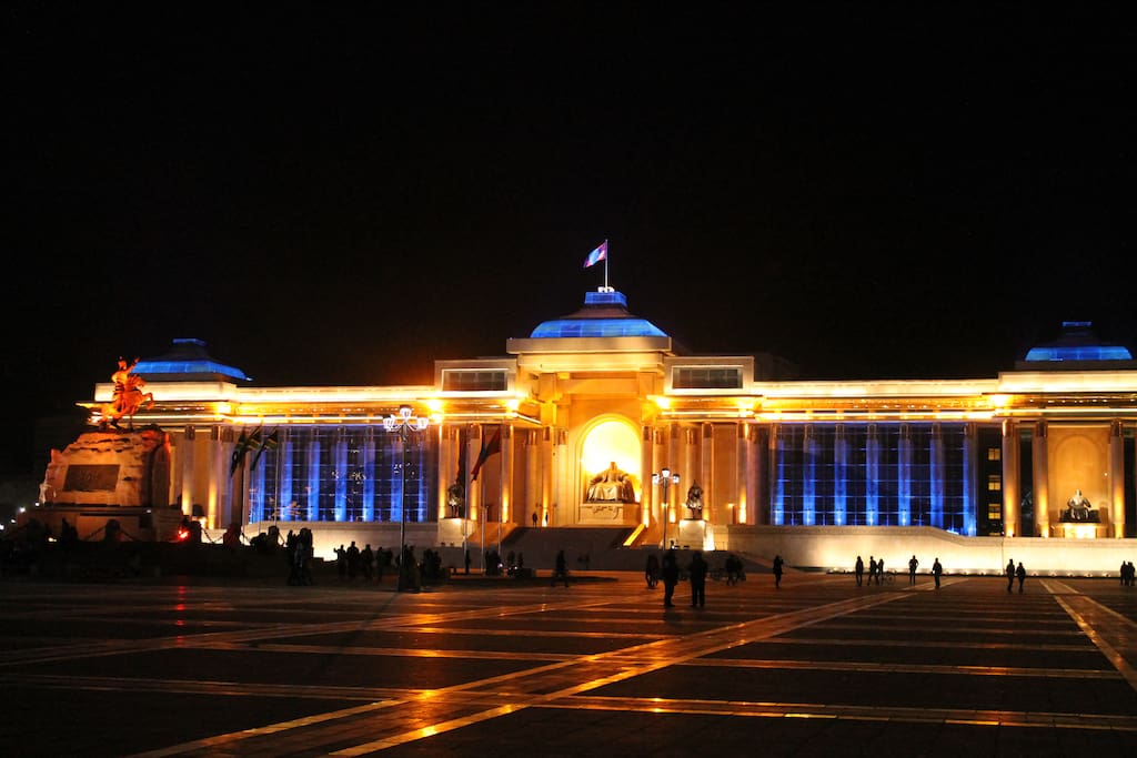 Neighborhood: Sukhbaatar square