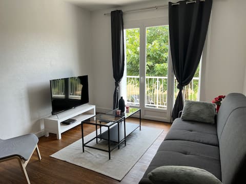 Fabulous 85 m2 2-bedroom, quiet with private parking