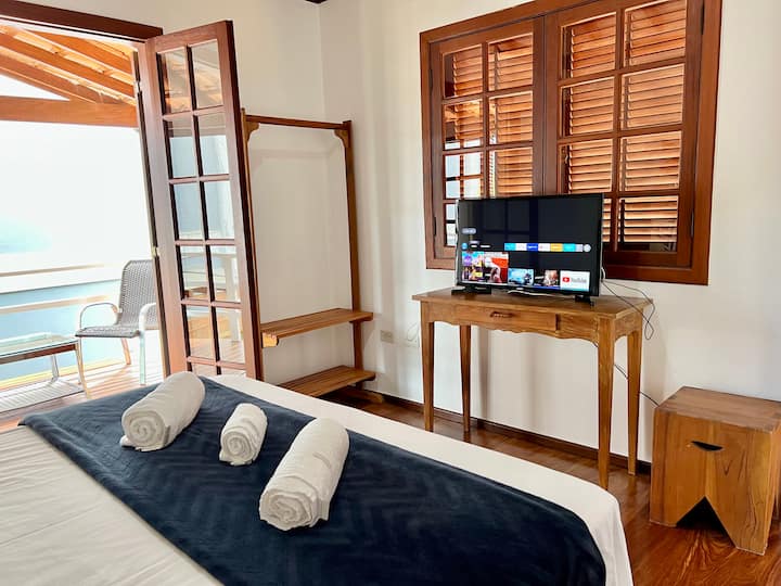 סוויטה 1 קומה, עם מיטות קווין נוחות וסדין 200 - סיר 
טלוויזיה עם טלוויזיה אש ( SMART) עם ALEXA Control, מיזוג אוויר ומאוורר תקרה