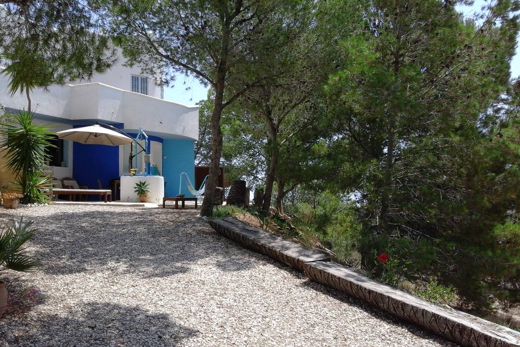 Espace privé en rez-de chaussé avec terrasse équipée