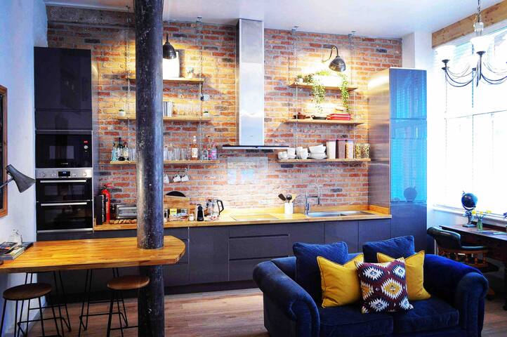 NEW: Luxury Warehouse Apartment in City Centre.