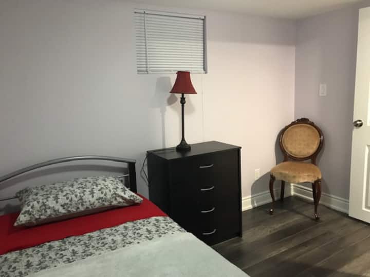 Საძინებელი ერთადგილიანი საწოლით