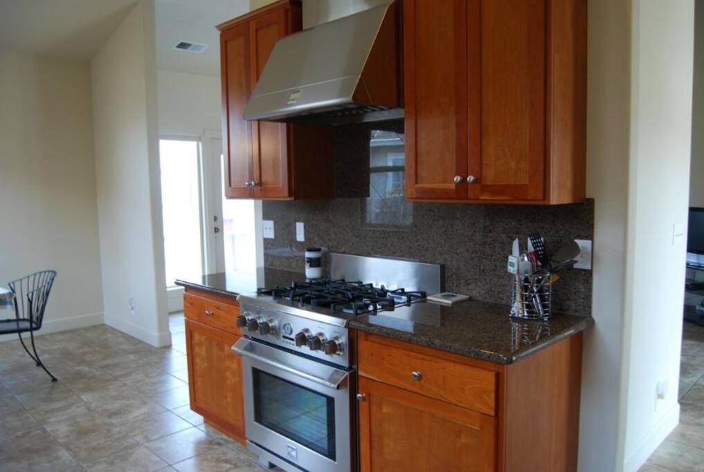 Modern luxury range, 5 gas burners plus convection electric oven! We even have a pizza stone :)