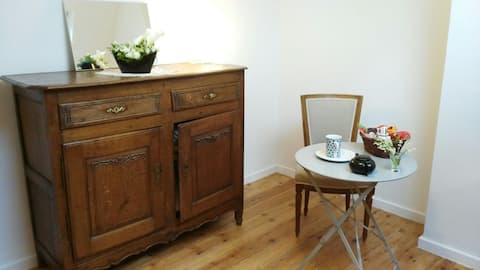 Jolie chambre côté jardin.