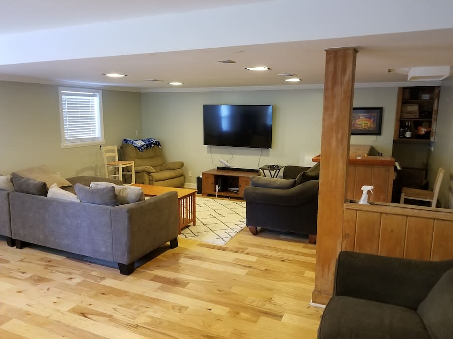 Huge Basement Entertainment Area and Bar
