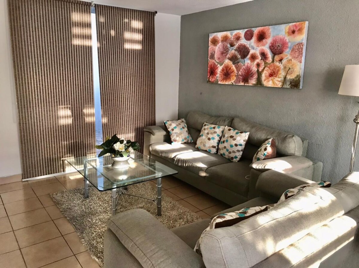 Top Airbnb: Complete house in private (AvTecnológico) Excellent en Celaya
