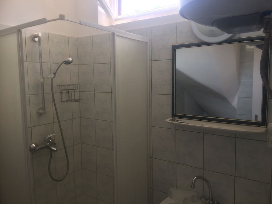 Zuhanyzós fürdőszoba