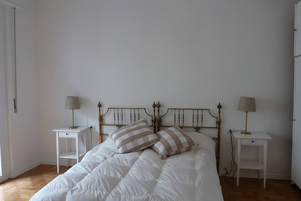 Un romantico angolo , nella camera da letto - Bed room
