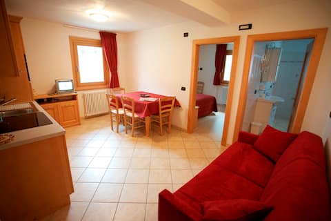 Top Airbnb: Chalet in the woods, two-room apartment, sleeps four a Valdisotto