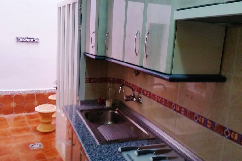 Cocina con acceso directo al patio.