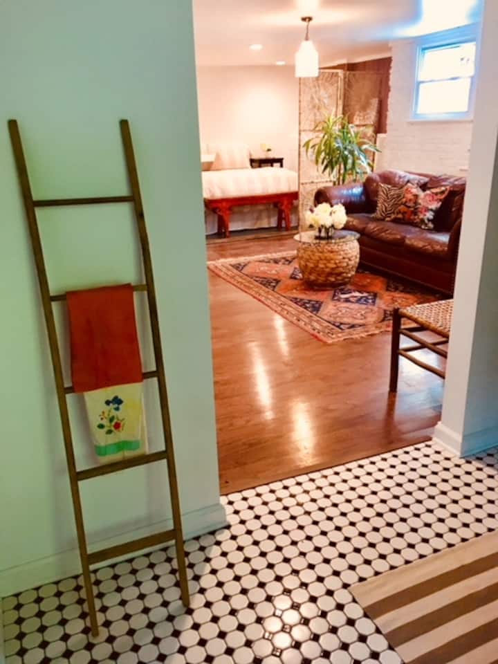 Charming Bungalow Apartment - Biltmore Area - Asheville, NC