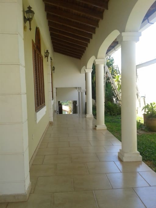 fachada lateral estilo colonial