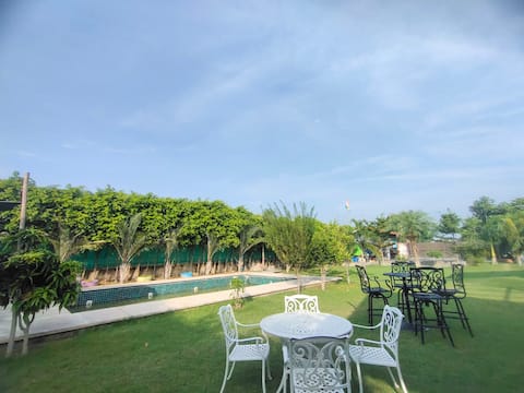 luxurious Villa with pool-6 Beds