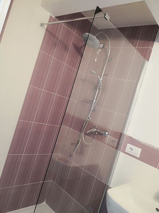 Bagno stanza Viola