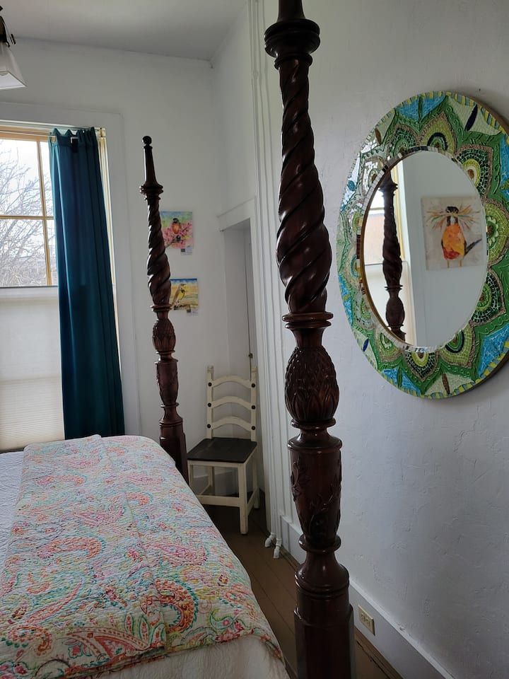 1st floor bedroom with queen bed