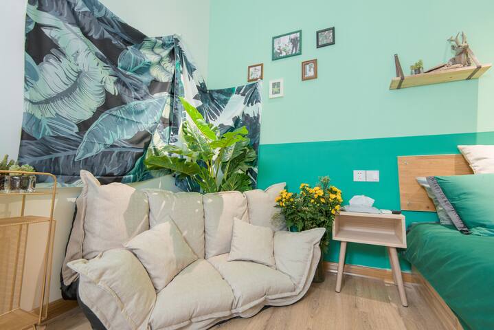 【四舅姥爷的小白楼—柳染】回民街/钟楼/北大街/南门/地铁口  1居1卫2人独立空间+地暖+公共露台