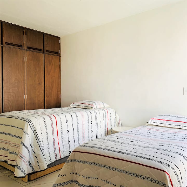 Habitacion 2 (Una Cama Individual y una litera)