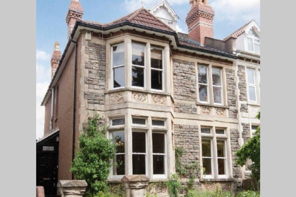 Front of the house - lots of free parking and by the park