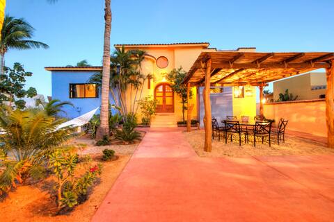 Casa Sueño, right on sandy beach!