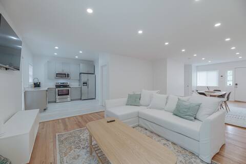 Modern House~Backyard~Near Downtown~Parking~Wi-Fi