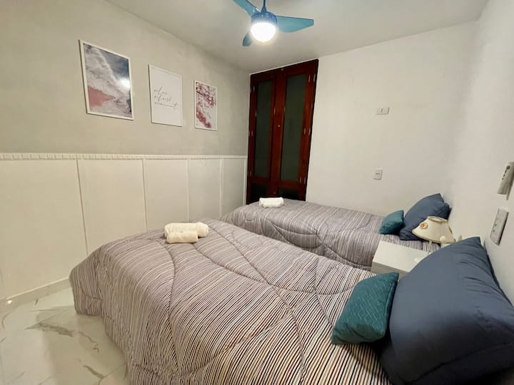 Აპარტამენტი 4 დიდი ზომის ერთადგილიანი საწოლებით