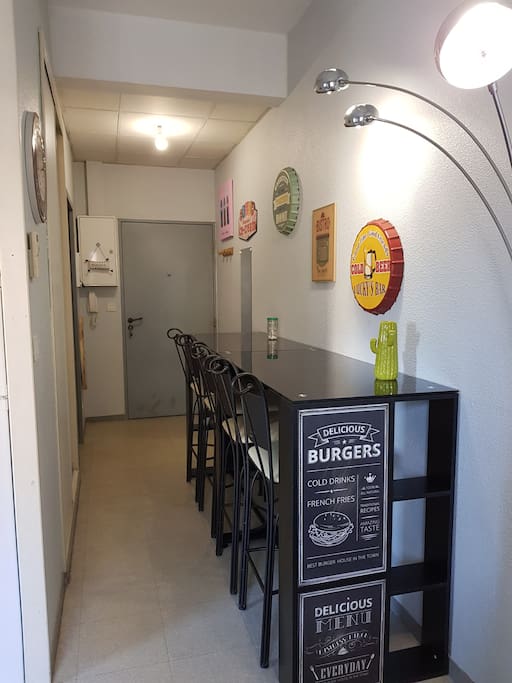 L'entrée et son coin repas