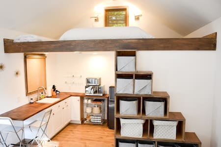 Intimate Fremont Cottage Loft With Staircase