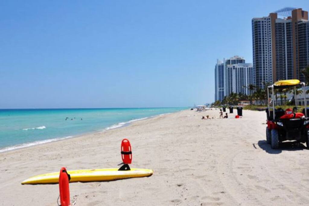 The beach is only a 5-minute walk from the condo building. Access to the beach across the street is free.