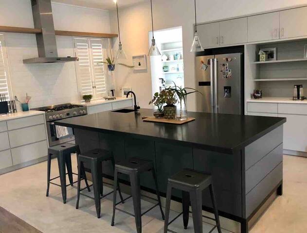 Modern, serine, mountain views,uninterrupted power gallery image 2