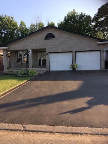 Safira's Peace - Orchid Room (Queen Size Bed)