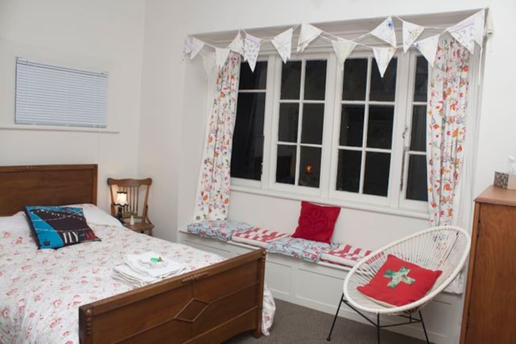 The bedroom is airy and bright, the small window has a blind... The double bed is Art Deco but has a new comfortable mattress and heated blanket if you require it. Views look out over the city and sea and there is plenty of wardrobe and drawer space.