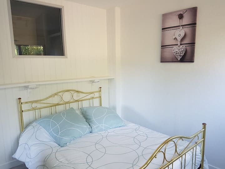 ห้องสำหรับ 2 คนสว่าง