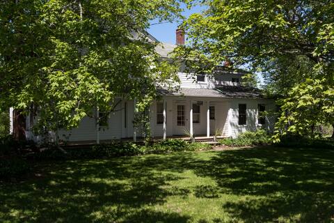 Historic farmhouse escape on 14 scenic acres