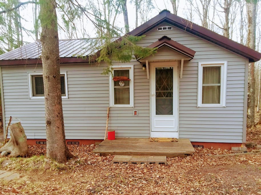 *Woodland Getaway* Cabins for Rent in Ironwood, Michigan, United States