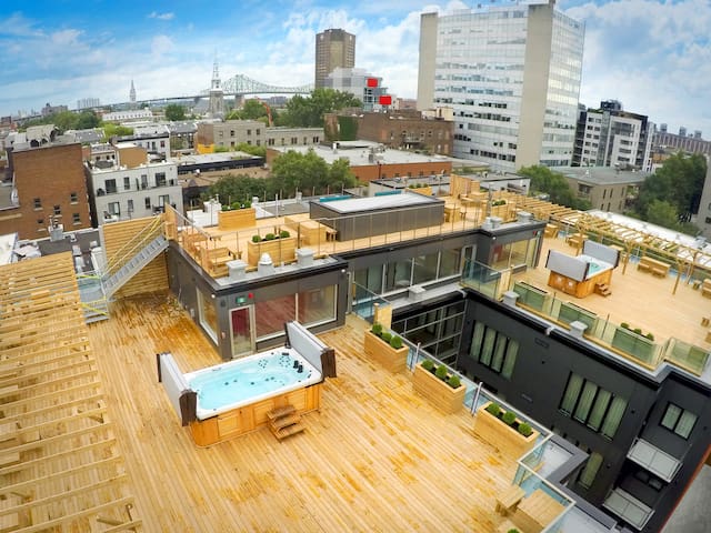 M-Montreal 1 Bedroom Two King Beds