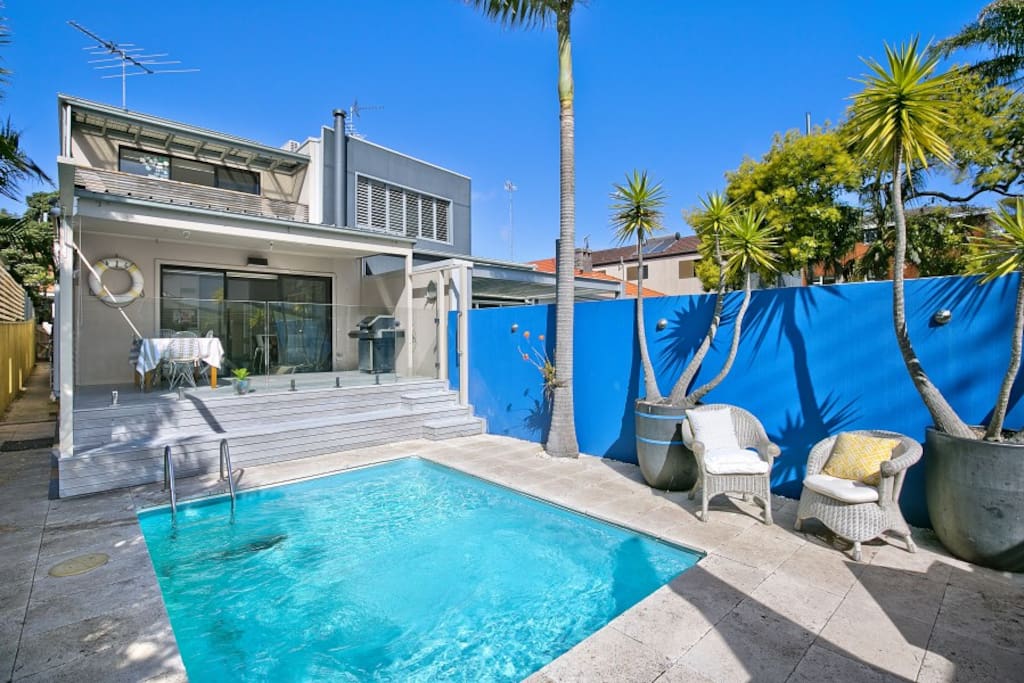 Sunbathed private pool