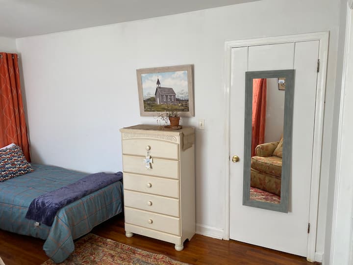 全尺寸镜子隐藏在门后！