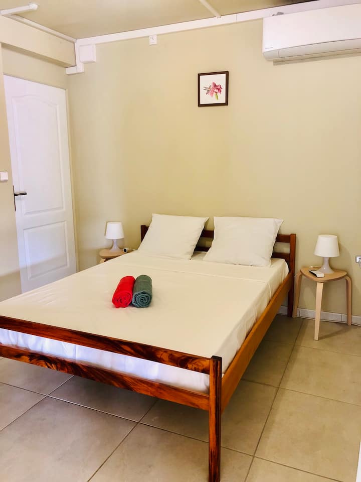 Спална соба 5 - се наоѓа долу