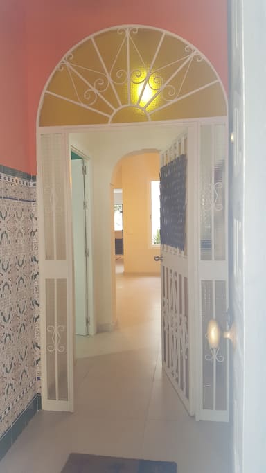 Puerta de entrada, típica de casa andaluza