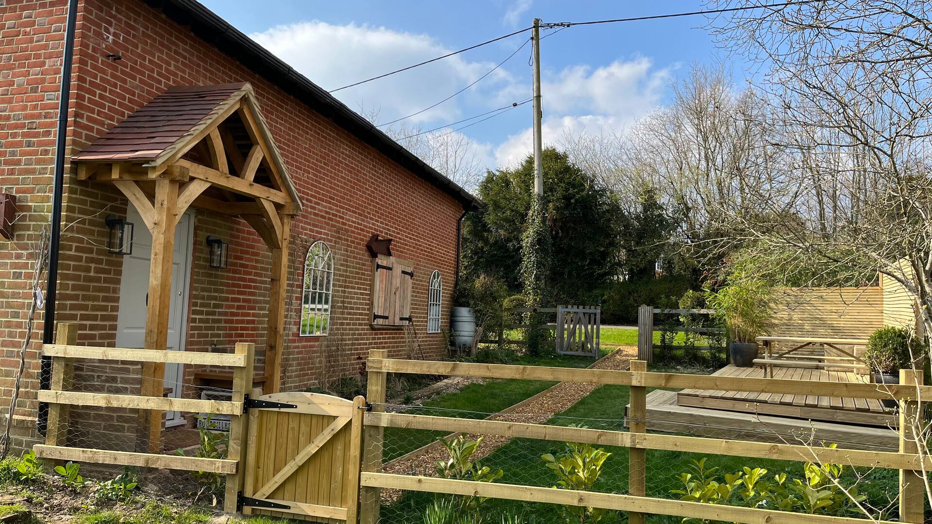 NEW Luxury 2 bed Cottage in the Historic City Winchester with private parking